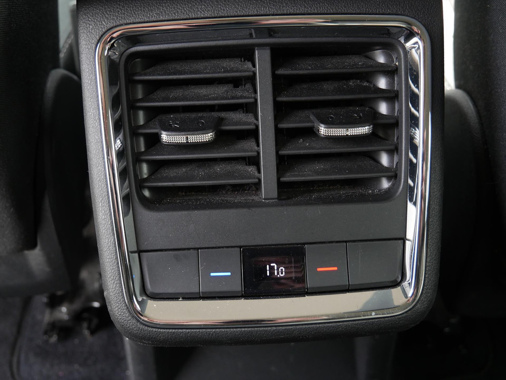 53212380-45.jpg